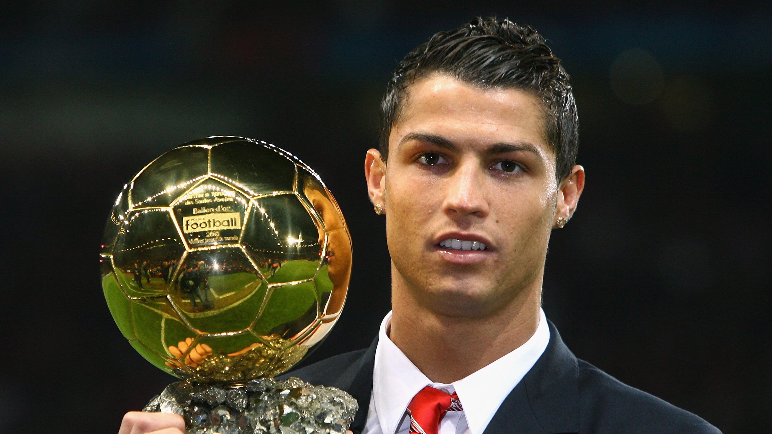 世锦赛抢七大战对决在即！川崎前锋演练定位球，广州队密集防守应对